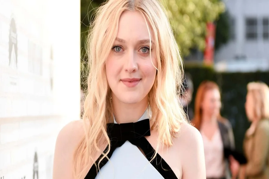Dakota Fanning Height